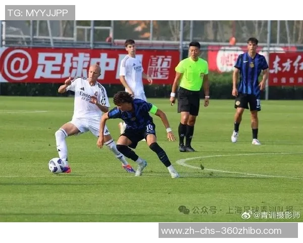 上海足球比赛激情四溢球迷齐聚见证绿茵场上的荣耀与梦想